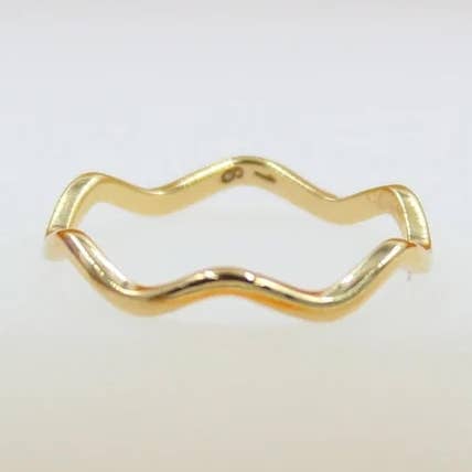 Anello sottile ondulato in oro 18K gold filled | Anello minimalista (D119) per la vendita all'ingrosso da parte di MIA Jewelry