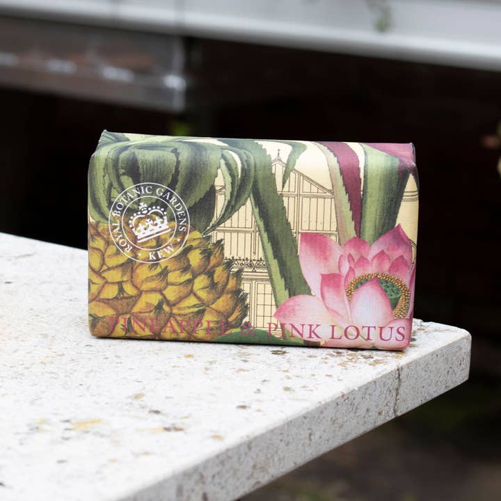 The English Soap Company – wholesale Bar Soap – Kew Gardens Pineapple and Pink Lotus Soap3