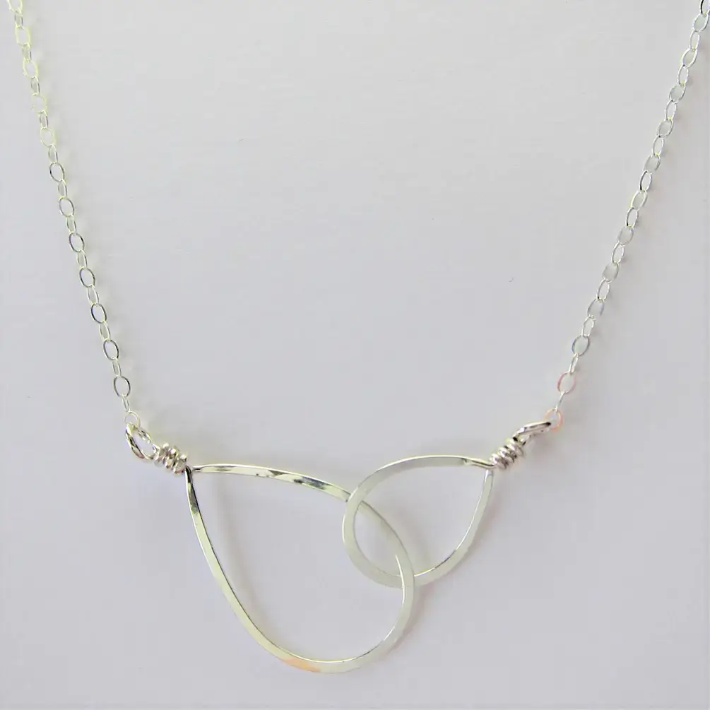 J. Mills Studio - Vente Colliers à pendentif - Collier en forme de double larme forgé, 2 tailles0