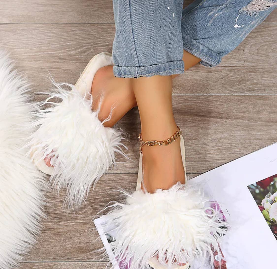 Serenity Collective - Wholesale Slippers - Women's - Plush Warm Flat Slippers1