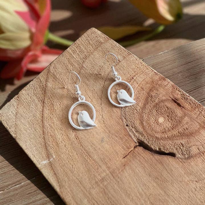 Silberne Vogel-Ohrringe zum Hängen ER083 für den Großhandel von Jess & Lou