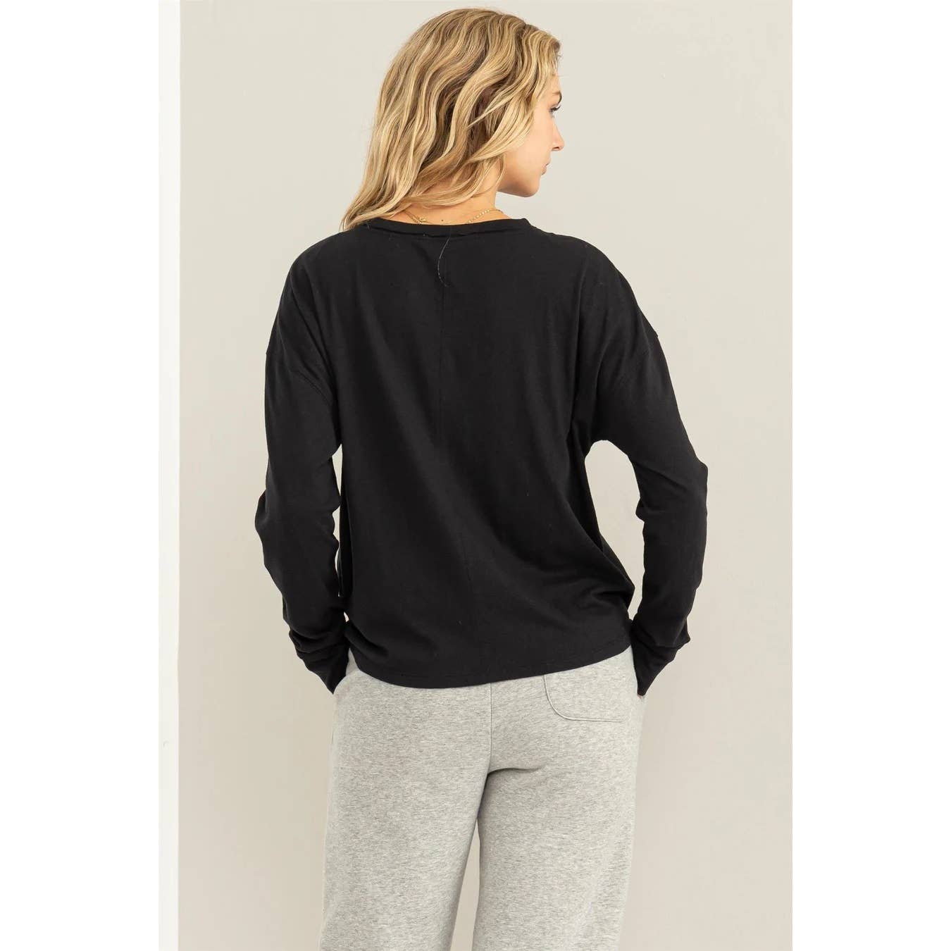 Apolline – Großhandel T-Shirt – Damen – LANGARMSHIRT MIT RUNDHALSAUSSCHNITT1