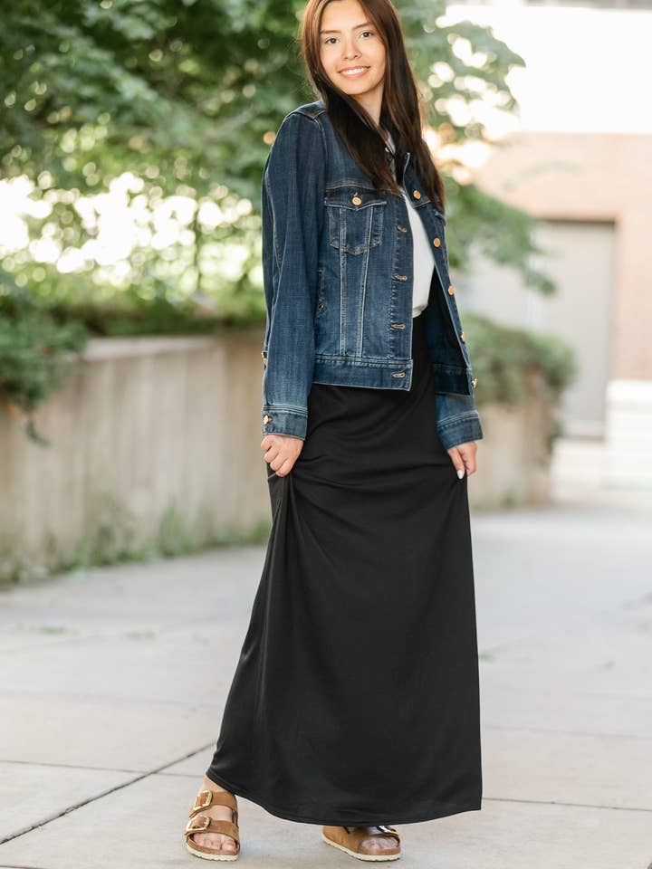 Jupe longue en tricot noir de qualité supérieure Clarise pour la vente par Inherit Clothing Company