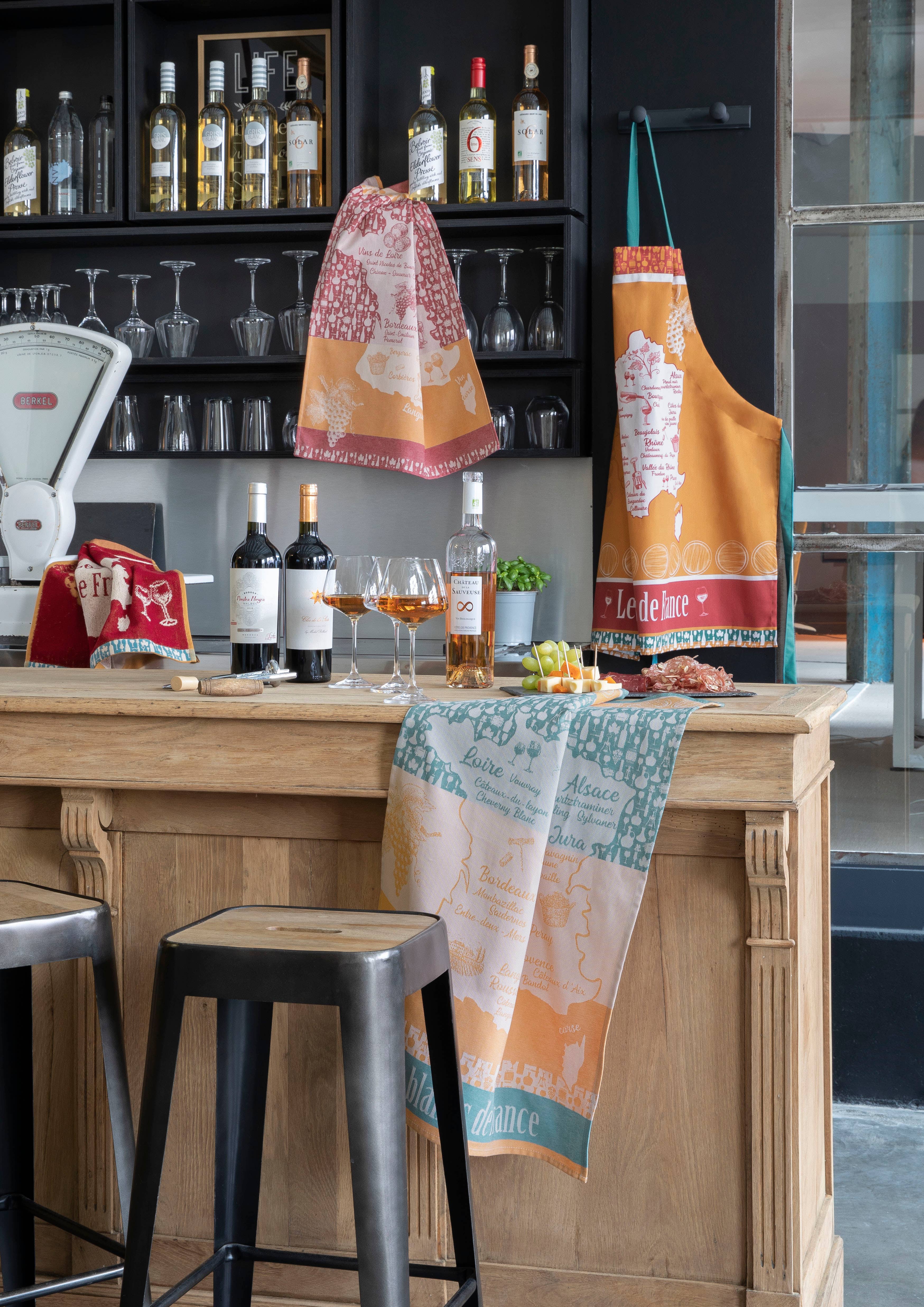 Coucke - Wholesale Apron - Vins De France - Printed Apron 76x85 in Cotton1