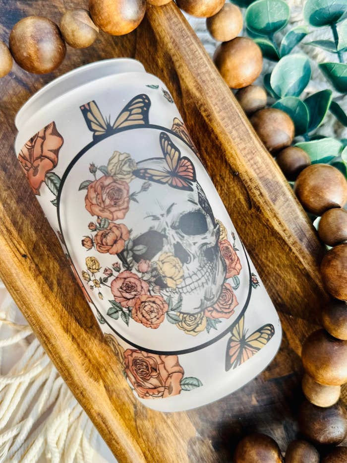 Floral Skull Sublimationsbierdosenglas 16oz für den Großhandel von Bonita Bella Creations