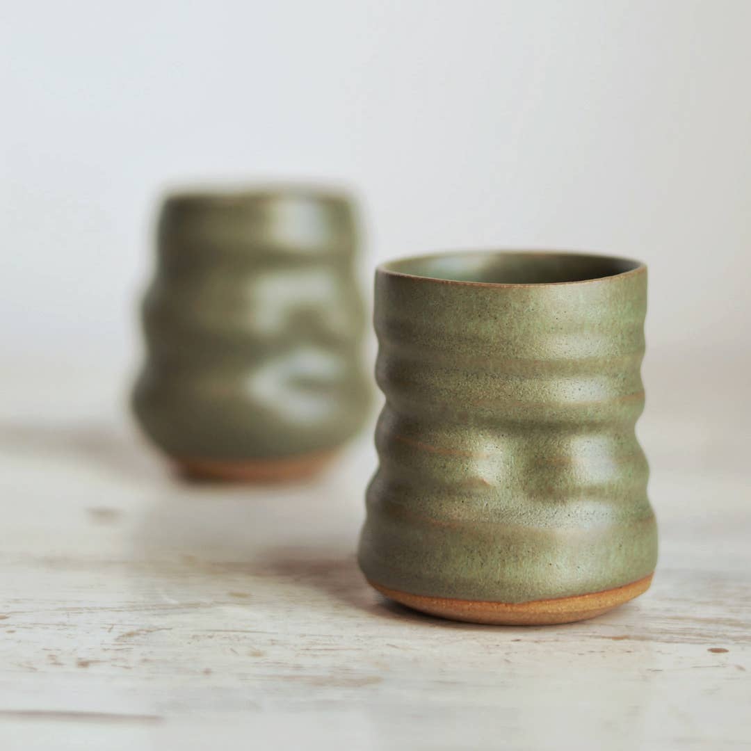 Gravesco Pottery - Vendita all'ingrosso Bicchiere/tazza - Scelta dell'Artista Piccoli Sorsi Tazzina da Shot in Ceramica Verde Salvia3