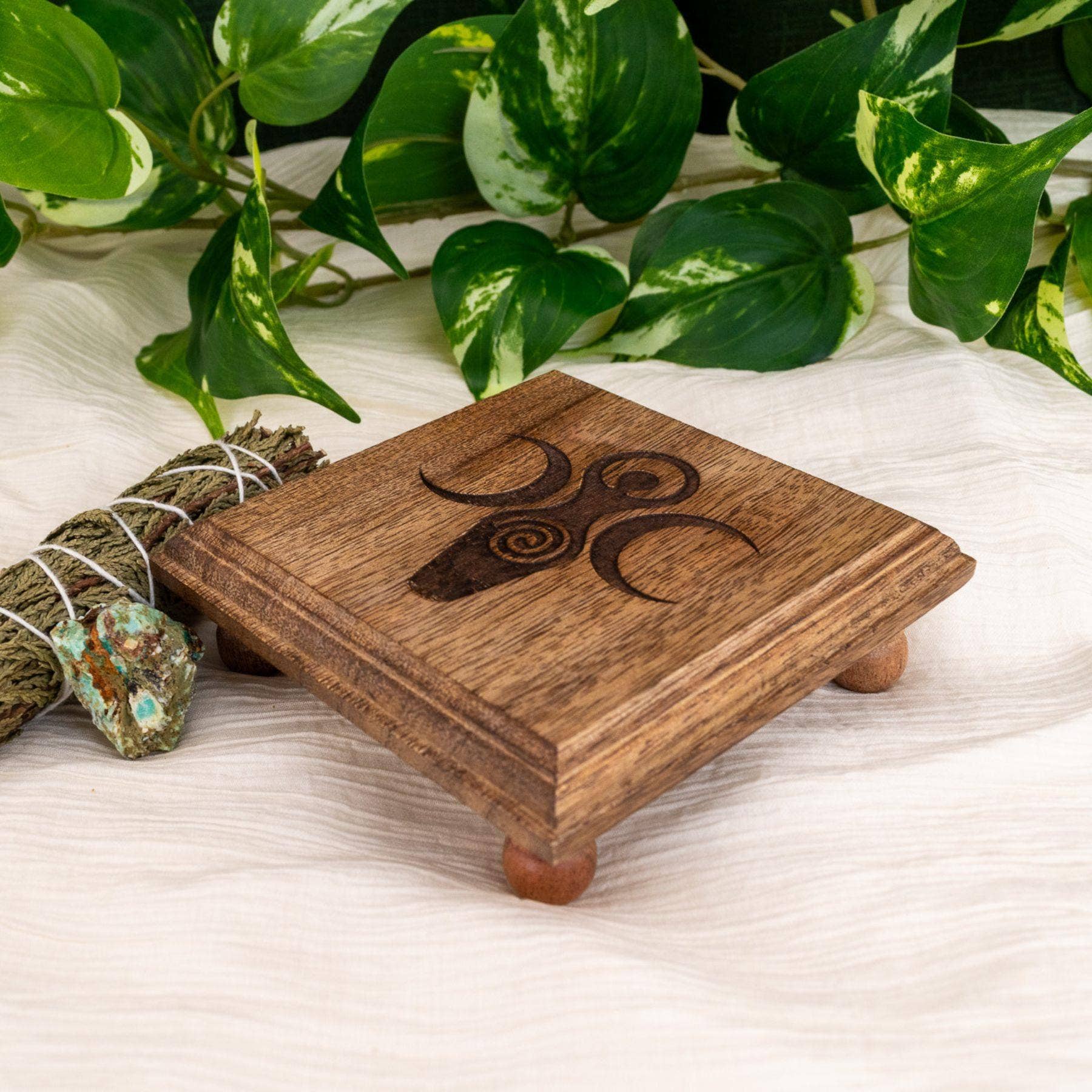 Down To Earth – wholesale Dekorativt bordsobjekt – Trä Gudinnealtarbord.6