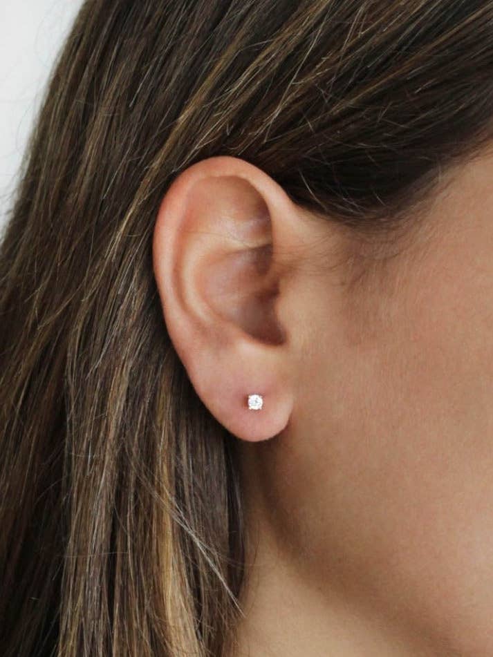 Orecchini in zirconia cubica bianco vermeil 18 carati per la vendita all'ingrosso da parte di REDCHERRYBLVD