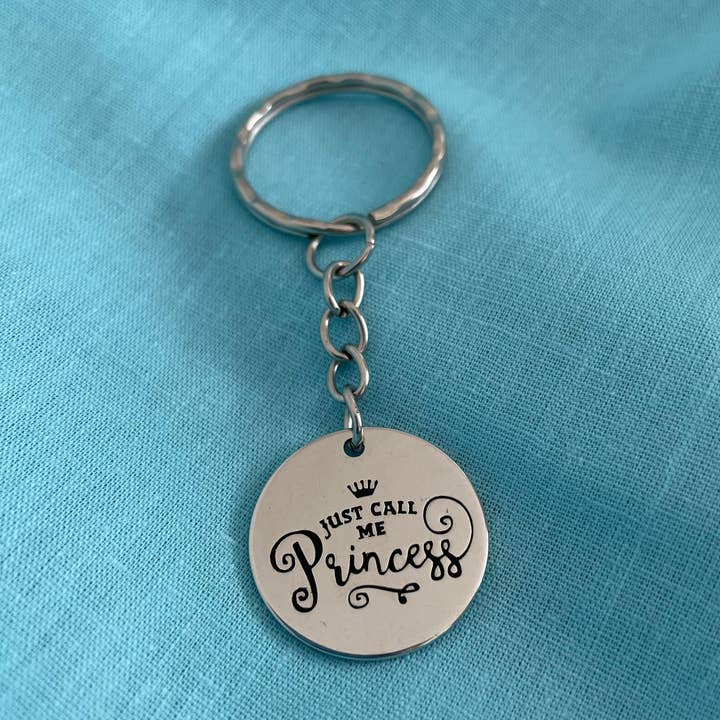 Nennen Sie mich einfach Prinzessin Edelstahl Schlüsselring Unisex für den Großhandel von Roshni Desai & Things