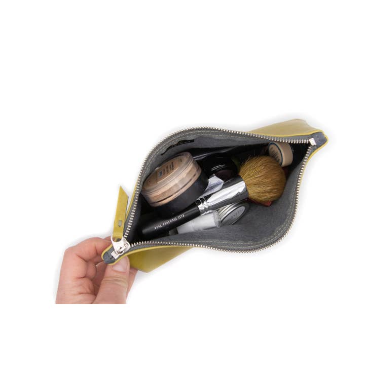 Crystalyn Kae Accessories - Vendita all'ingrosso Pochette - Donna - Grande pochette con cerniera in tela rivestita Valet Clutch1