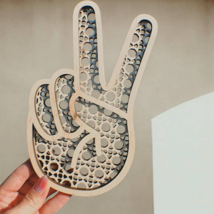 GoneWestDesigns – wholesale Väggkonst i trä – Peace Wood Rotting Retro skylt