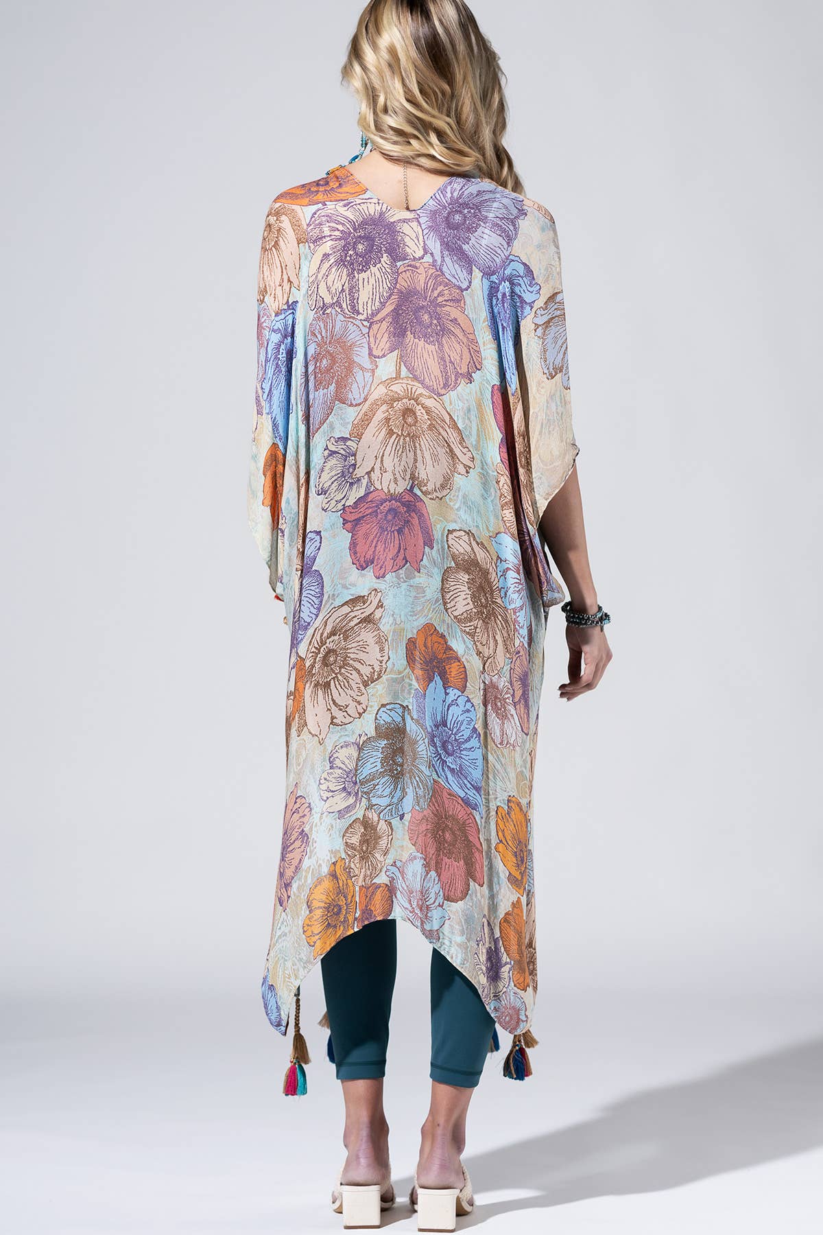 BLOEIEND VELD Blooming Field kimono met klosjes voor groothandel op Faire9