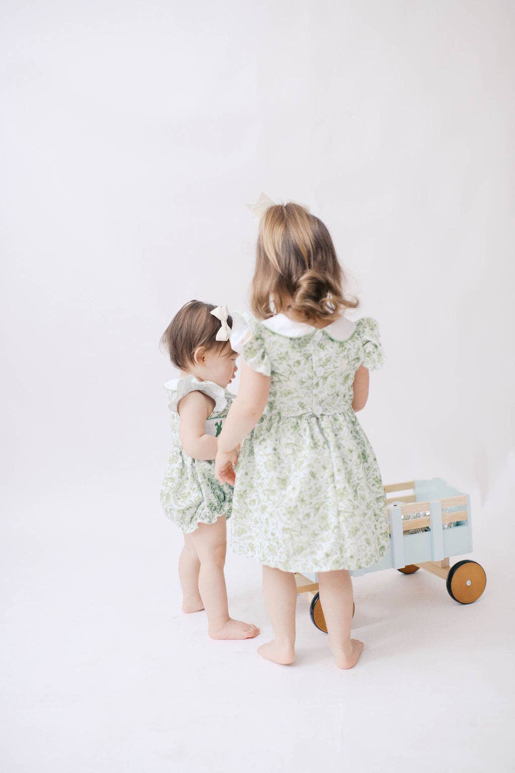 Little Colette - Vendita all'ingrosso Vestito - Bambini - Abito Pasquale per Bambina Noah in Cotone Toile Verde1