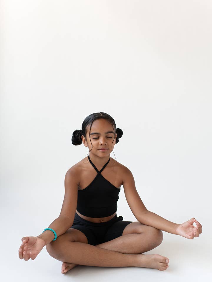 Everyday Essentials: Junior's Halter Top för wholesale av Llamaste