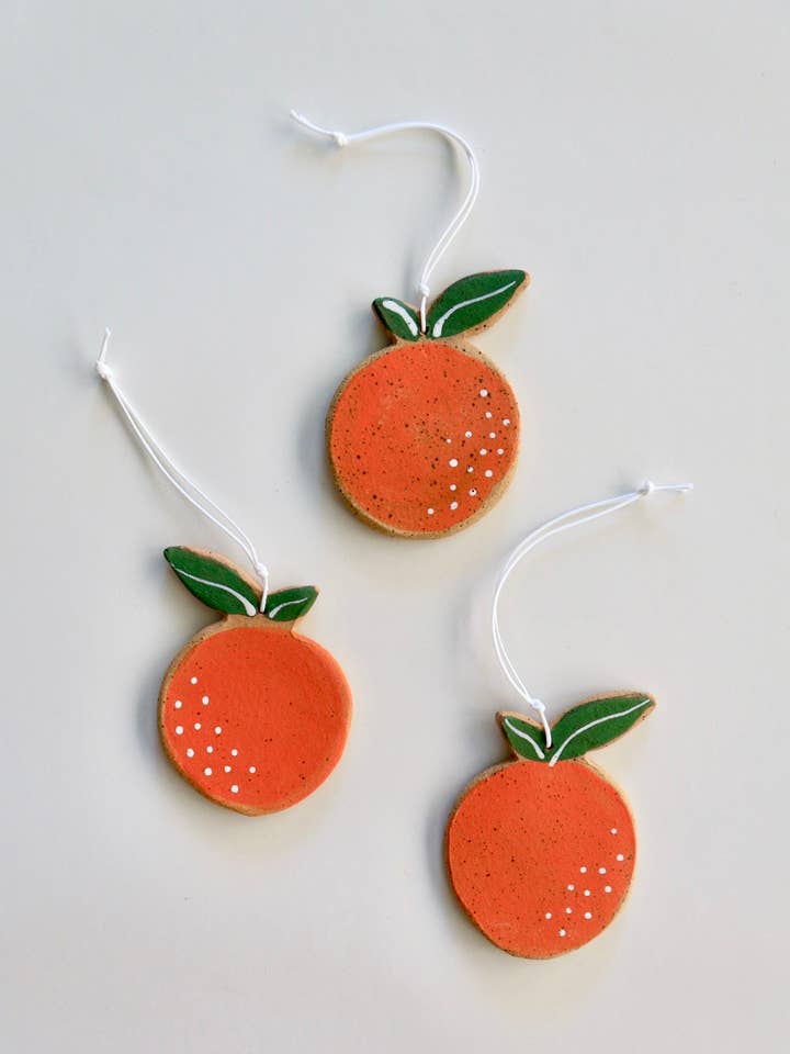 Ornement orange pour la vente par Melville Ceramics