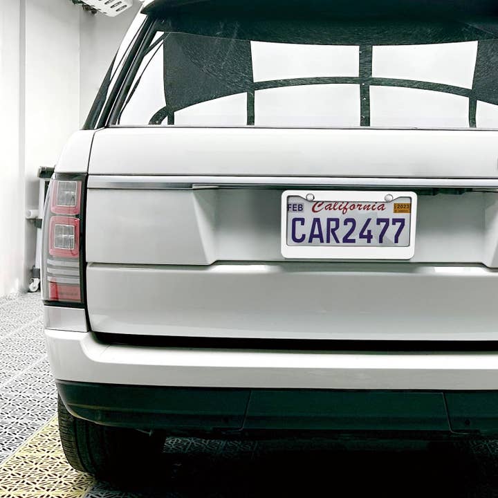 MonkeyFeetGraphics - Vendita all'ingrosso Ciondolo decorativo per auto - Unisex - Cornice per targa personalizzata in argento, accessori per veicoli in alluminio argento per auto, camion e furgoni, parti auto, prodotti promozionali.2