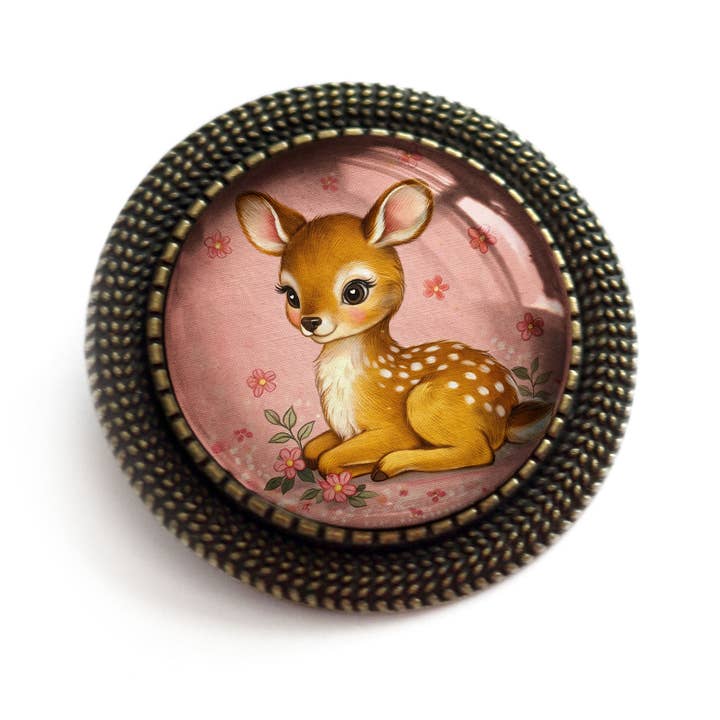 Cabochon en verre rose cerf et broche en bronze pour la vente par The Divine Iguana