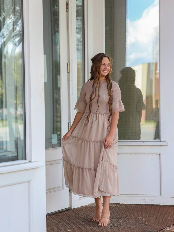 Ada Faye Adelaide Jurk - Mokka voor wholesale door Ada Faye