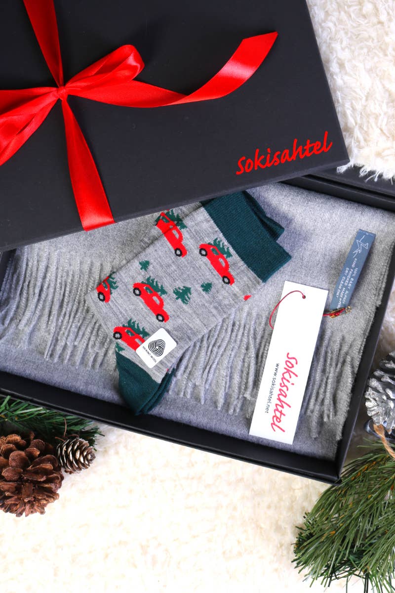 Sokisahtel I BestSockDrawer - Wholesale Gift box - Alpaca wool scarf and merino wool CAR PLAY socks gift box