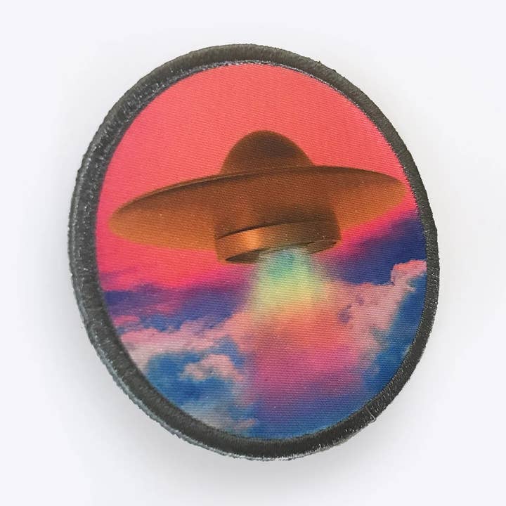 Aufnäher zum Aufbügeln mit UFO-Motiv in Regenbogenfarben, goldfarben für den Großhandel von Espi Lane