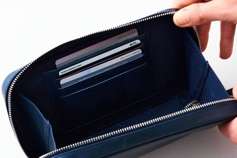 HELMBROOK London - Wholesale Crossbody Bag - Men's - Carlyle Handcrafted Leather Handbag20