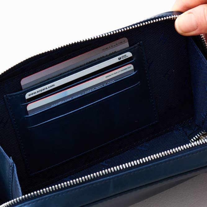 HELMBROOK London - Wholesale Crossbody Bag - Men's - Carlyle Handcrafted Leather Handbag20