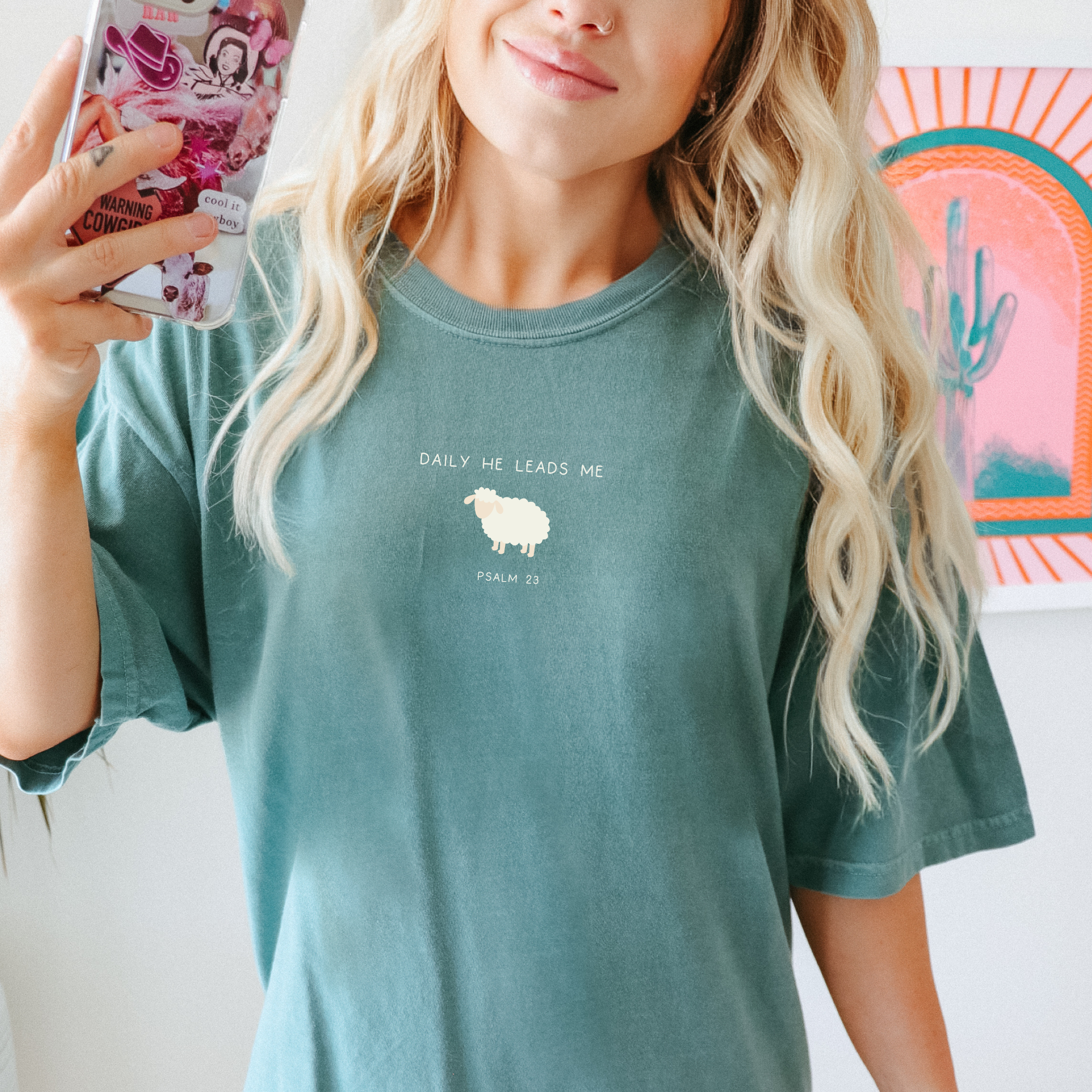 Faith & Life Christian Brands - Vente T-shirt sérigraphié – femme - T-shirt graphique chrétien Daily He Leads Me Psalm 23 en forme d'agneau1