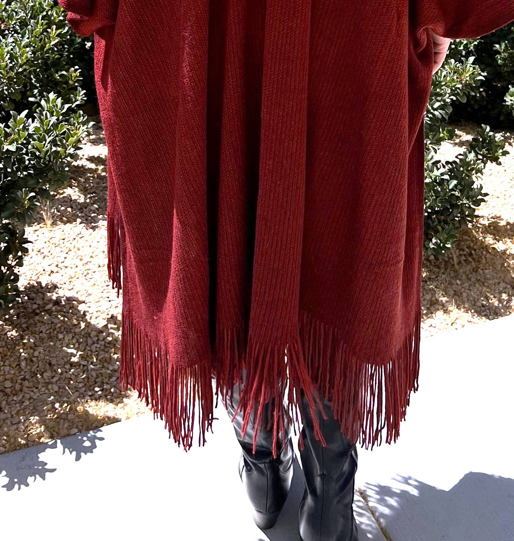 Justin & Taylor – wholesale Kofta - Dam – Harlow cardigan | Kimono-cardigan med fickor och fransad nederkant2