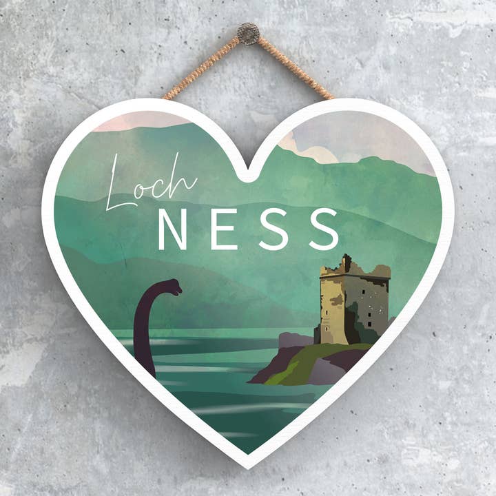 P4935 - Illustration de paysage nocturne du Loch Ness Nessie en Écosse pour la vente par Vivid Squid Wholesale
