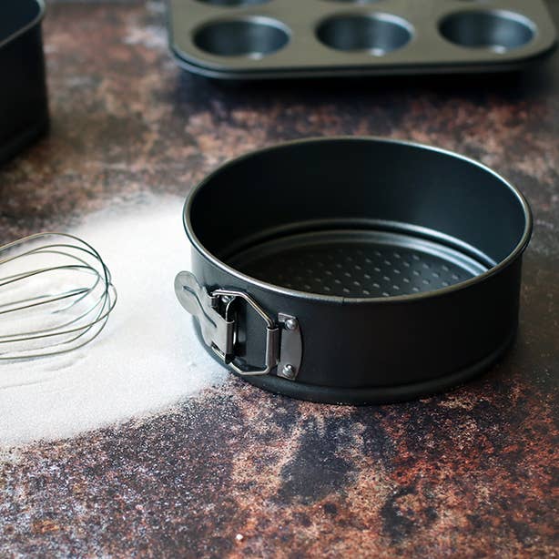 Menastyl - Vente Moule à gâteau - Moule à charnière 18cm AMANDINE acier carbone fond amovible1