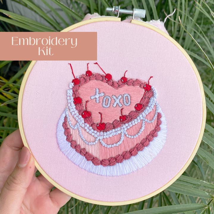 Kit de broderie intermédiaire | Slice of Love pour la vente par Sunday Mornings Shop LLC
