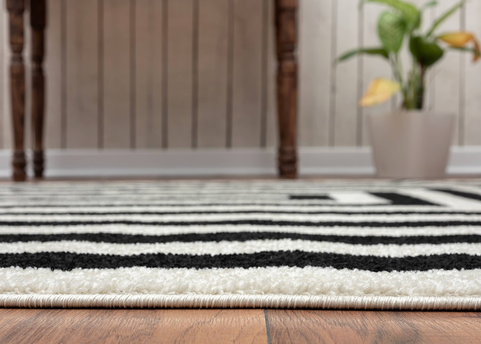 Abani Rugs - Wholesale Area Rug - Abani Casa CAS120A -  Contemporary Black & Ivory Rectangular3