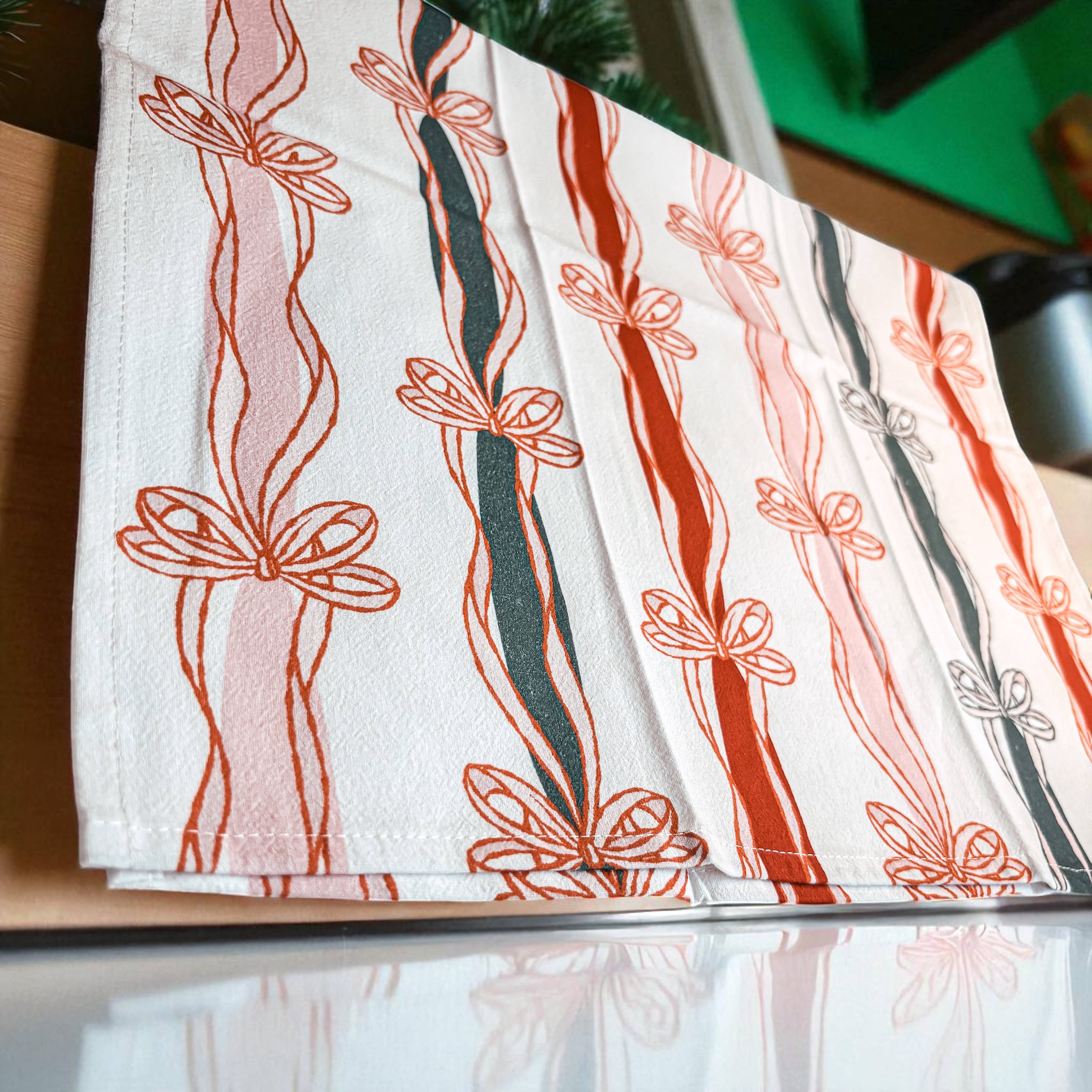 Gia Roma - Wholesale Tea Towel - Vintage Santa Holiday Kitchen Towel & Decor | Pink Christmas33