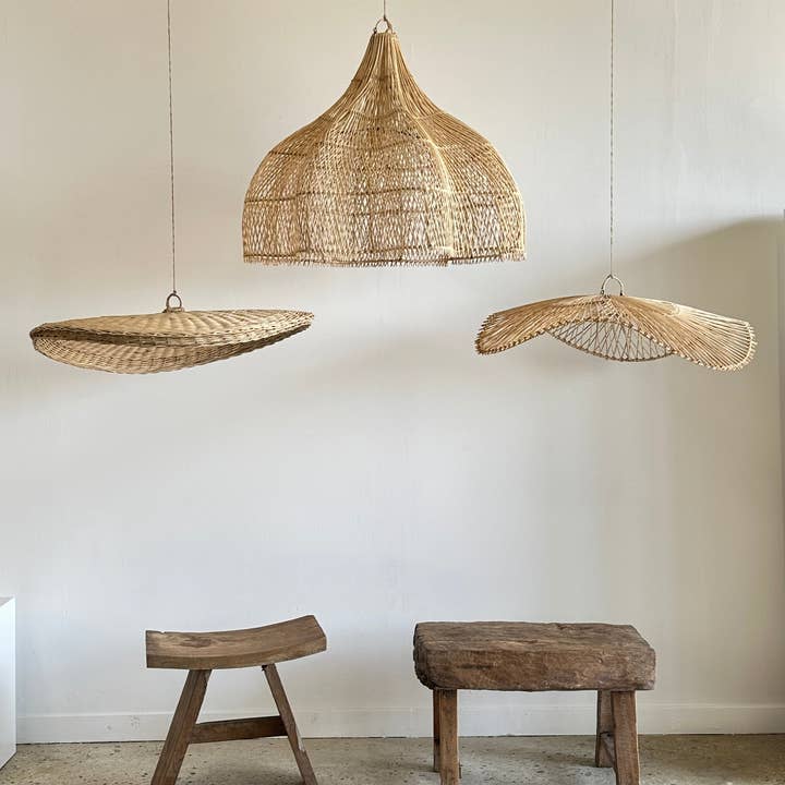 Office Objets - Wholesale Chandelier/Hanging Light - Rattan pendant or light fixture in the shape of a wavy circular tray with latticework D:75172