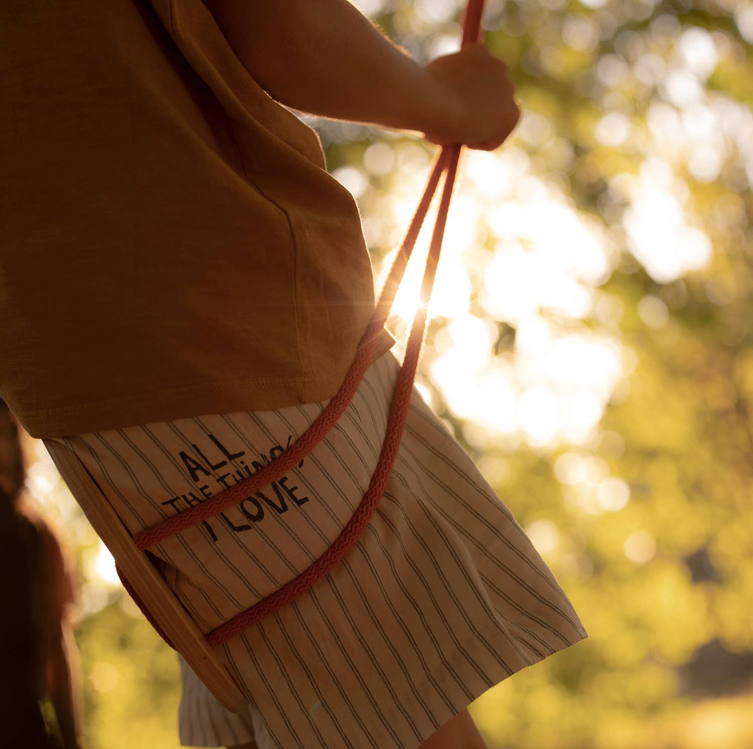 Babai – Großhandel Holzspielzeug – Kinder – Babai Kinder-Holzschaukel mit Baumwollseil17