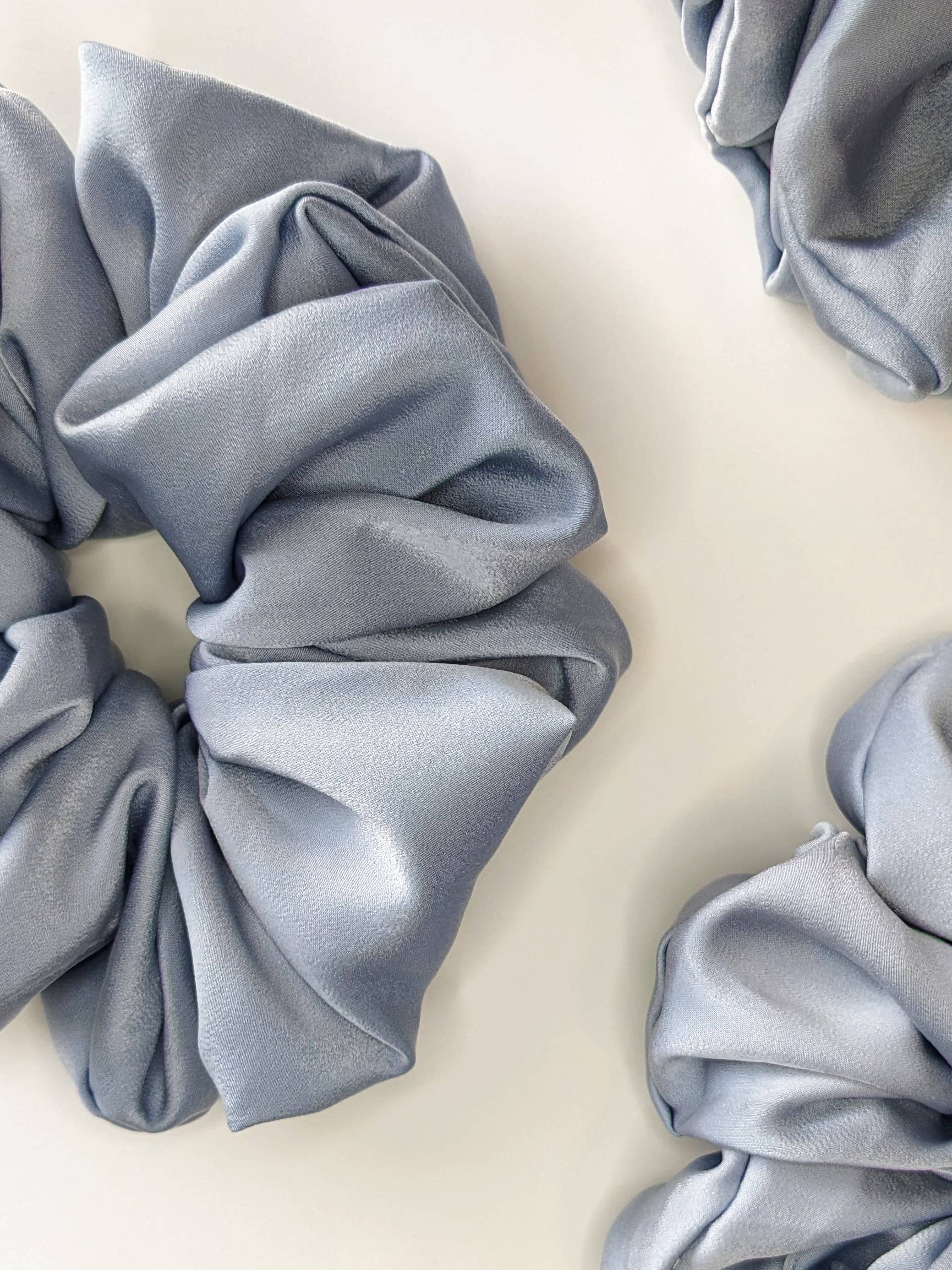 Janzy - Vendita all'ingrosso Scrunchie - Donna - Elastico elastico oversize in seta color melange blu2