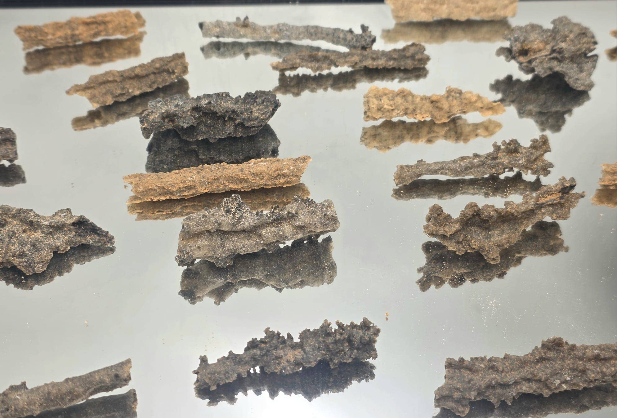 Distinction Crystals – wholesale Spiritual stone/crystal – Fulgurite Crystal Specimens- Lightning Stone (B2)1