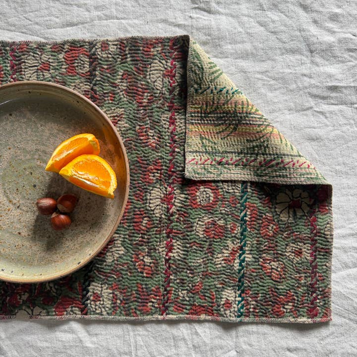 Conjunto de 4 bases de mesa em kantha vintage com estampado blockprint por atacado de Maison Lilo