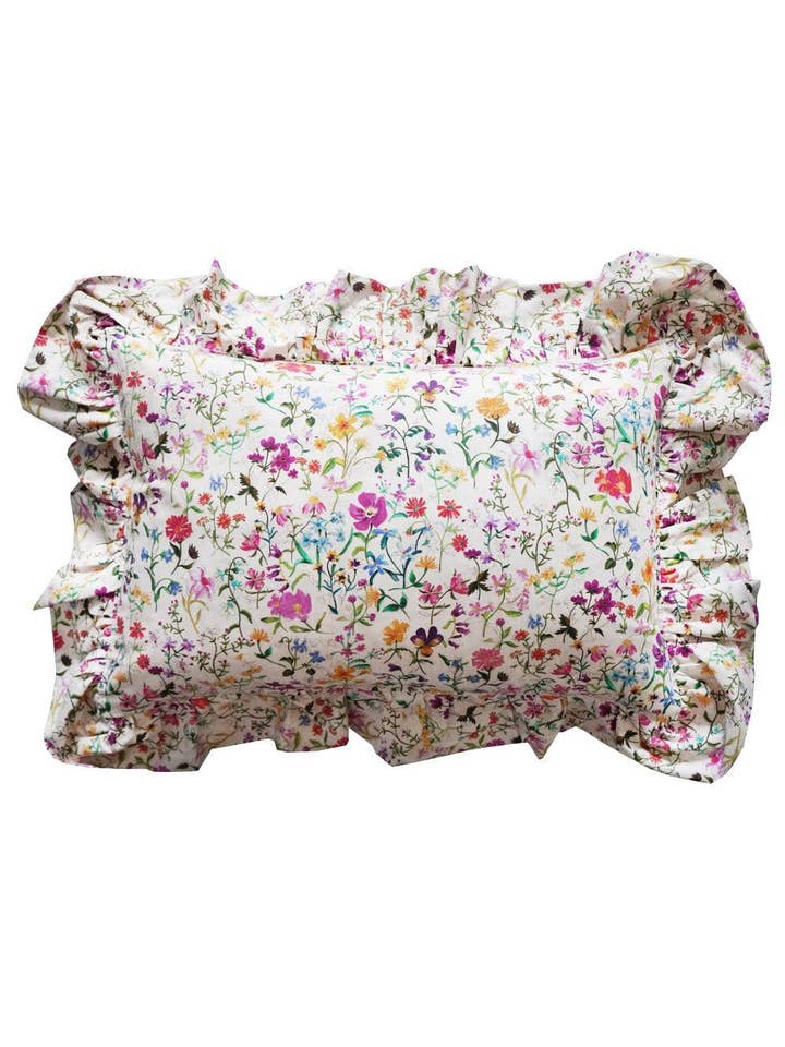 Rechteckiges Rüschensofakissen aus Liberty-Stoff LINEN GARDEN gefertigt. für den Großhandel von Coco & Wolf