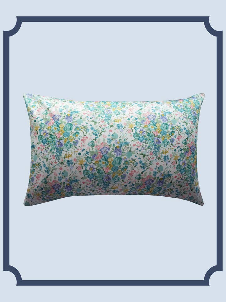 Bridgerton-örngott i Liberty-tyget Bouquet Parade Green för wholesale av Coco & Wolf