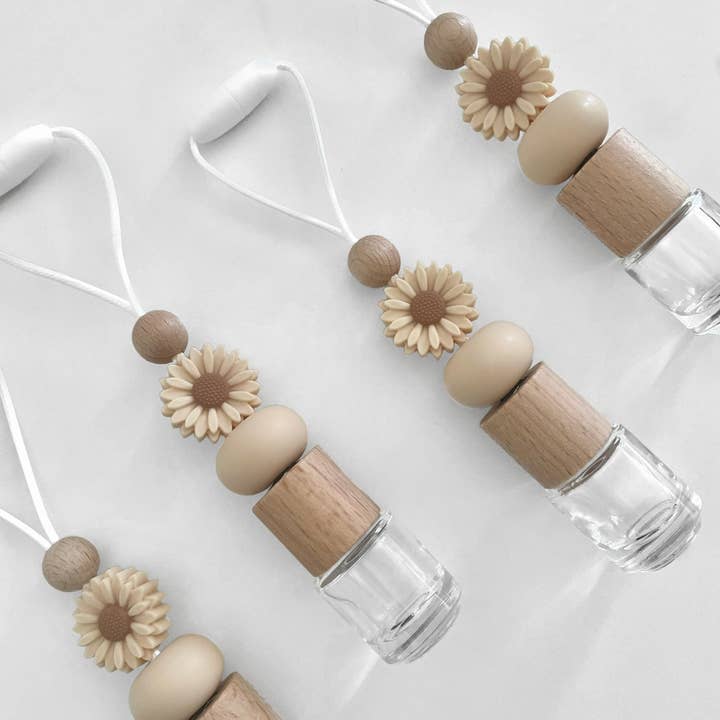 One Little Hound - Wholesale Car Freshener - Unisex - Cream/Beige Daisy Wooden Car Diffuser0