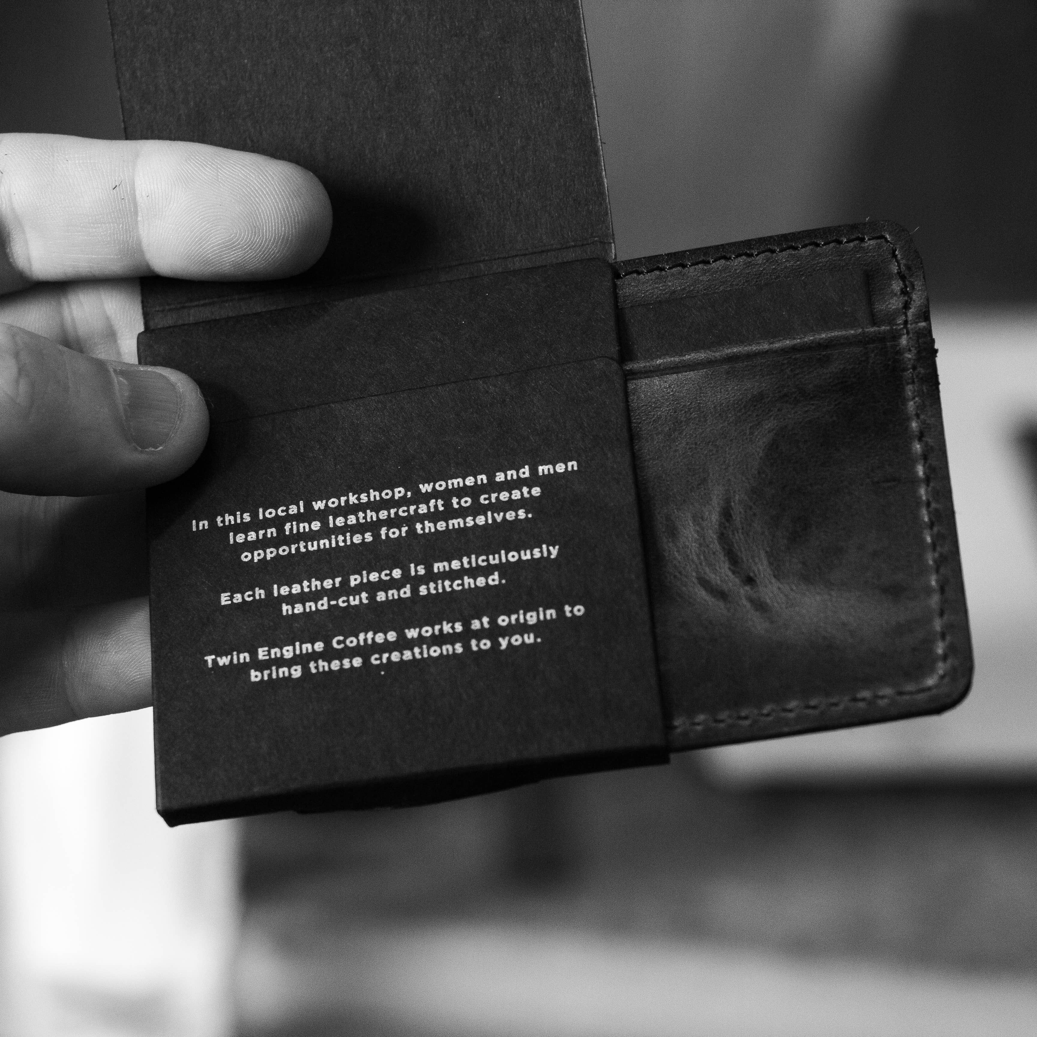 Twin Engine Coffee - Wholesale Pasjeshouder - Uniseks - Kaartenmapje van leer - Electric Black - Artisan Fair Trade7