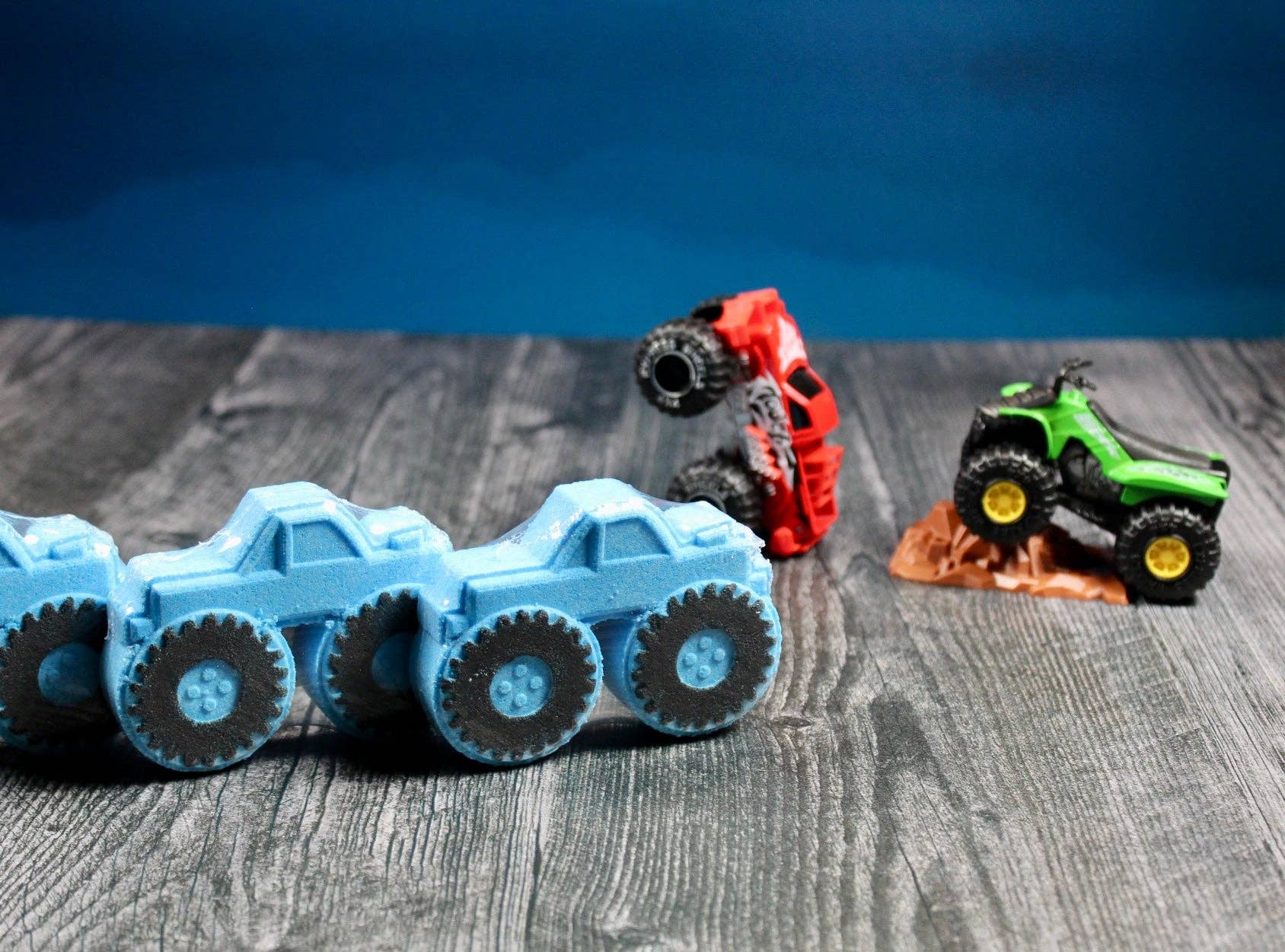 Wicked Bubbles LLC - Wholesale Bath Bomb/Fizz - Monster Truck Bath bomb - 4.5 oz - Monkey farts Scent3