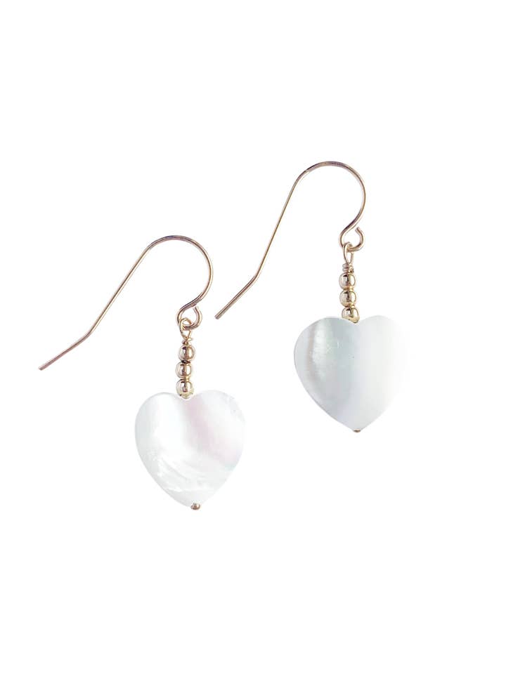 Parelmoer oorbellen met gezwollen hart en met goud gevulde oorbellen voor wholesale door Sofia Ramsay