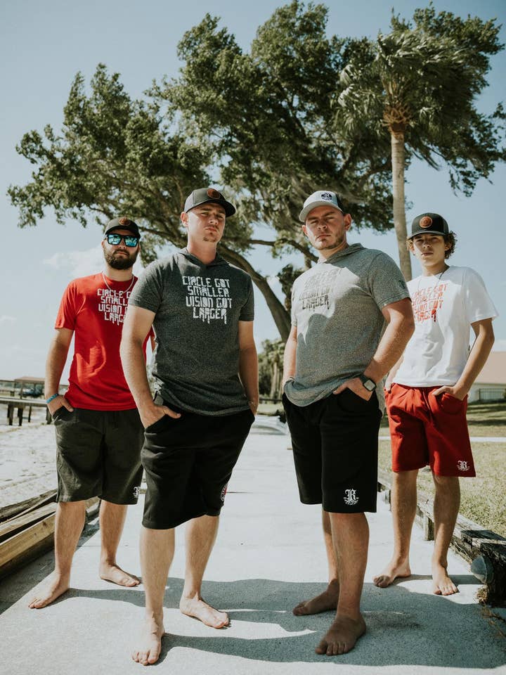 Circle Fik Mindre Vision Fik Større Hættetrøje for engroshandel hos Forever Rooted Apparel