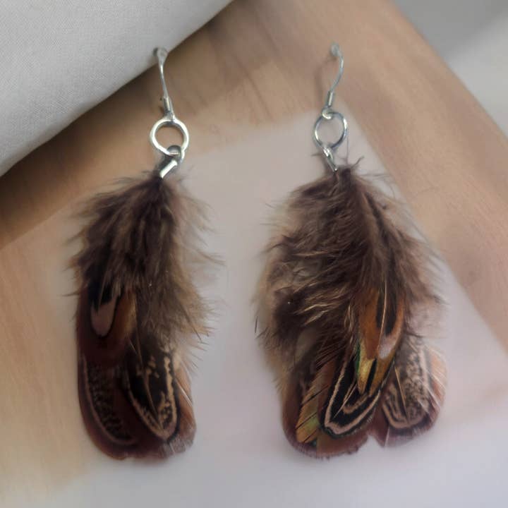 Plumes véritables brunes pour la vente par Bushleys Beauties, LLC