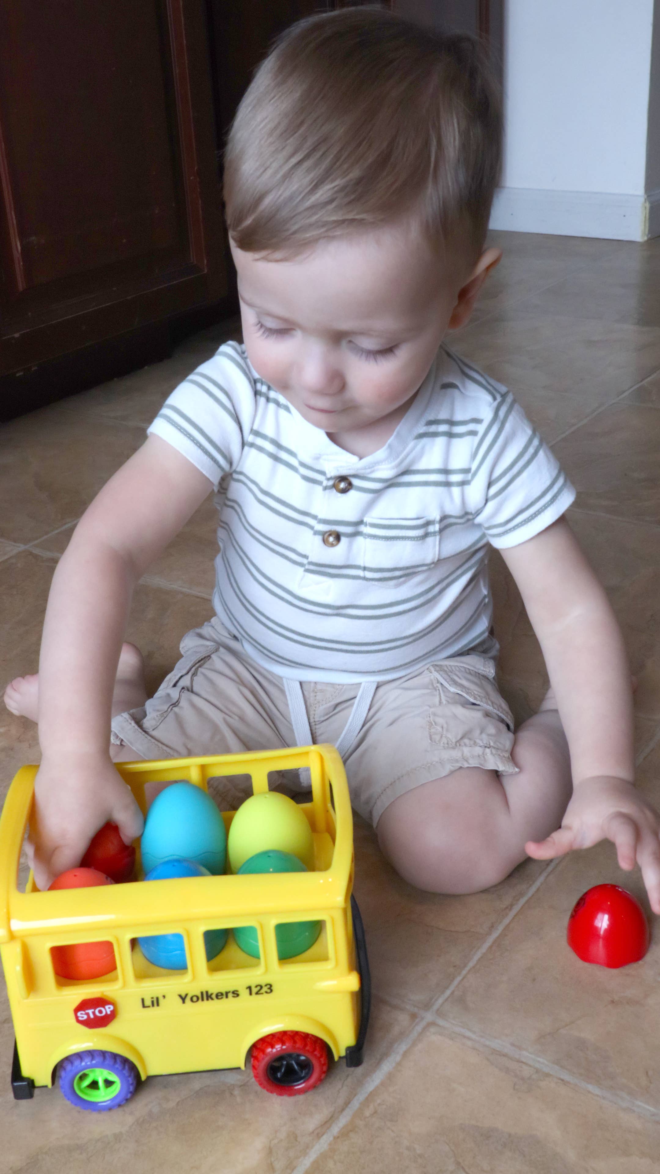 Regal Games - Wholesale Toy Set - Kids - Lil Yolkers Bus with Hide and Tweet eggs7