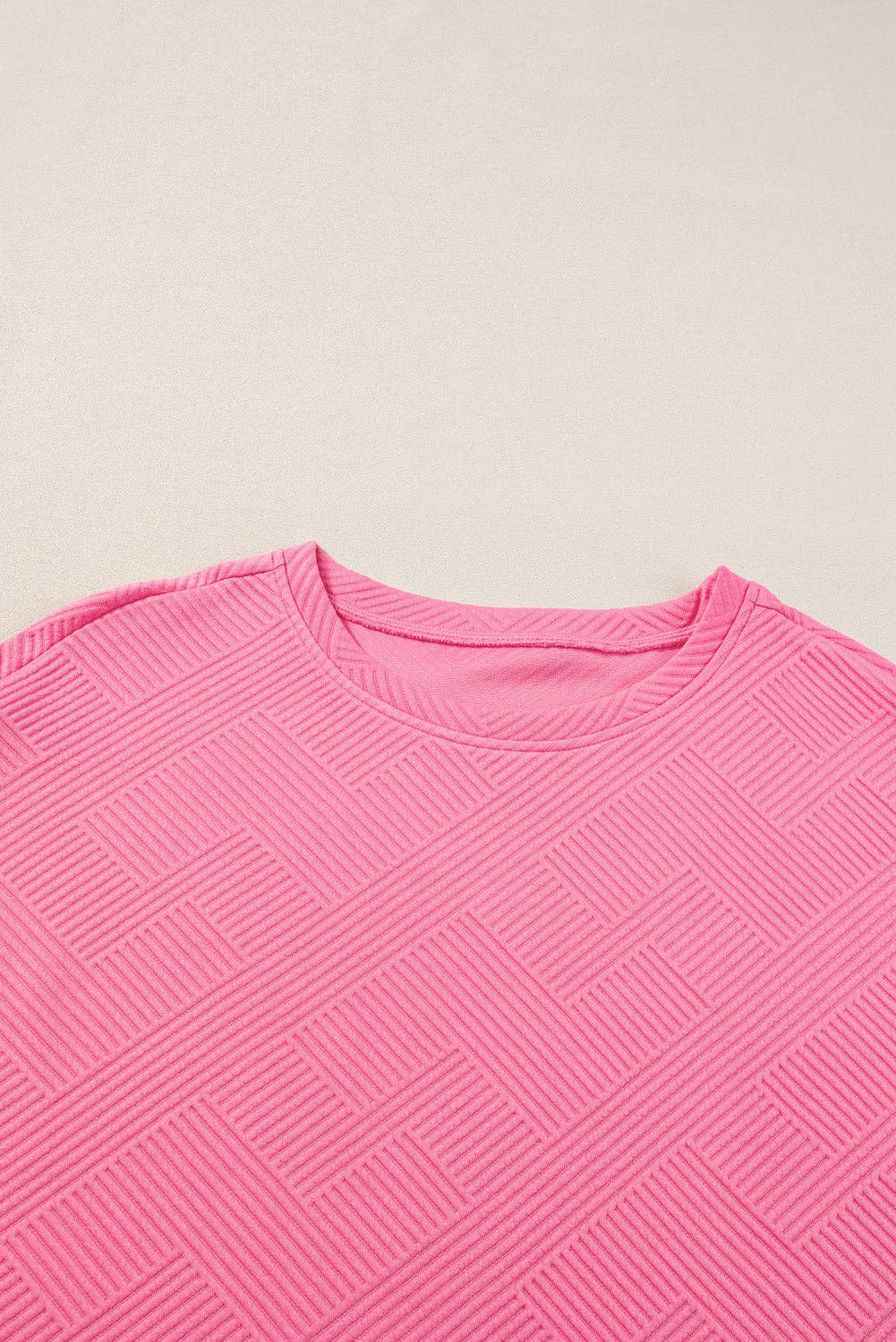 PRETTY BASH – Großhandel Loungewear-Set – Damen – Set aus unifarbenem T-Shirt mit Struktur und Hose mit Kordelzug25