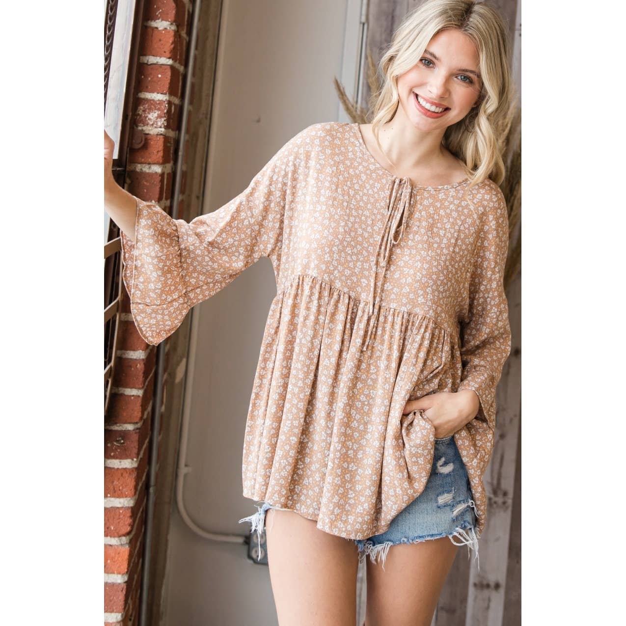 Veveret - Wholesale Blouse - Women's - Floral Tie Front Shirred Empire Top -Cream11