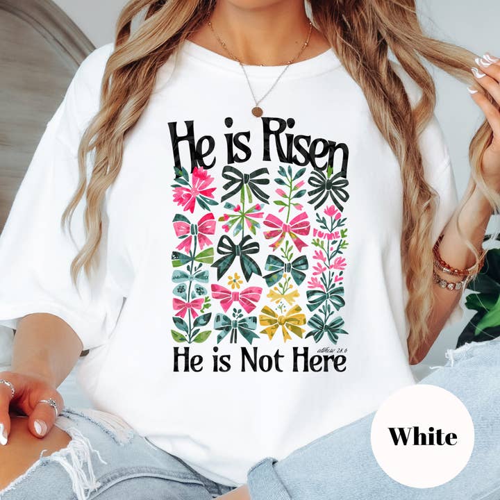 Hij is OPGESTAAN Coquette Strikken Christelijk Pasen Shirt - Verkrijgbaar in maten Small - 4XL, en Plus Size in meerdere kleuren voor wholesale door Epic Life - Designed